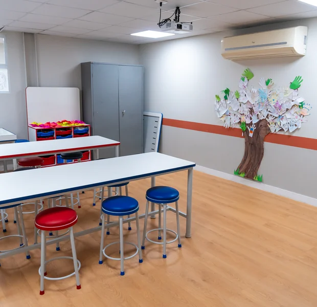 Alunos em atividade no laboratório